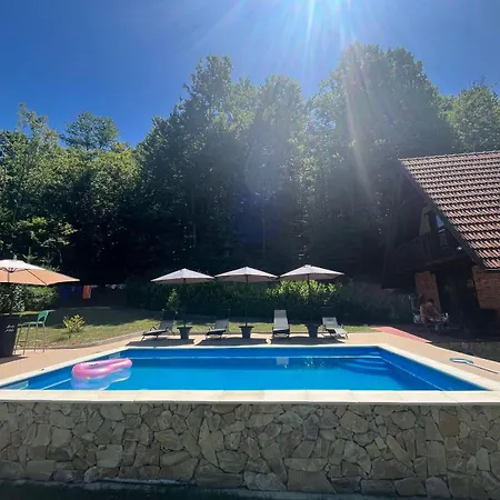 Сasa de vacaciones Dunja - Forest House With Pool *
