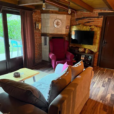 Сasa de vacaciones Dunja - Forest House With Pool