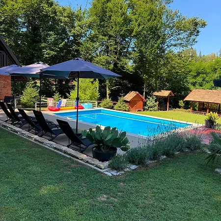 Сasa de vacaciones Dunja - Forest House With Pool Banja Luka