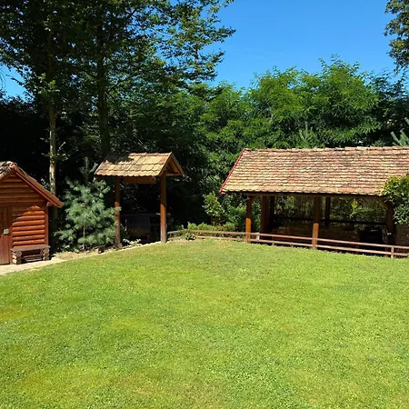 Dunja - Forest House With Pool Banja Luka