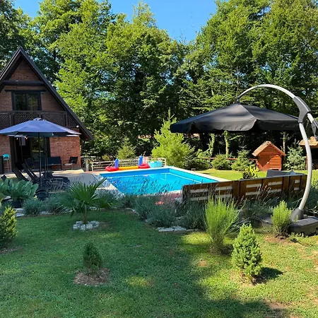 Сasa de vacaciones Dunja - Forest House With Pool